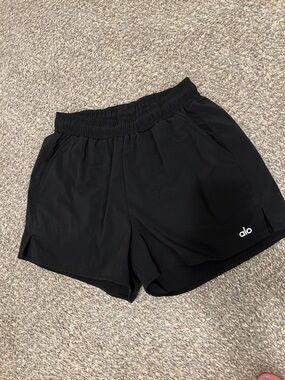Alo Yoga Black shorts. Xs